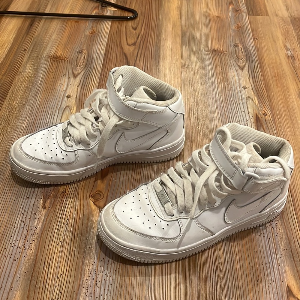 nikes - Picture 2 of 4